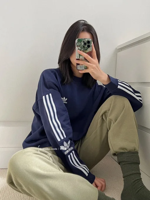 Premium Adidas Langarmshirt im Streifenstil aus marineblauer Baumwolle