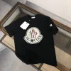 Hochwertige Moncler Kurzarm-Kollektion mit schwarzem Baumwolldruck