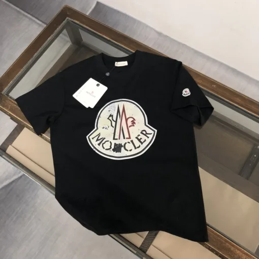 Hochwertige Moncler Kurzarm-Kollektion mit schwarzem Baumwolldruck