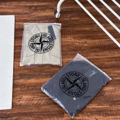 Hochwertiger Stone Island-Mantel im klassischen Stil