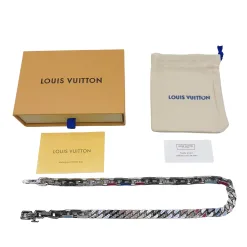 Premium Louis Vuitton Halskette im silbernen Logo-Stil
