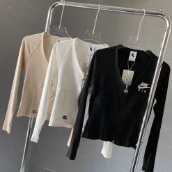 Premium Nike Langarmshirts in Schwarz mit Stickerei