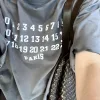 Luxus Margiela Kurzarm Grau Baumwolle Print Stil