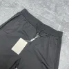 Luxuriöse Jogginghose von Givenchy aus der Black Logo Collection