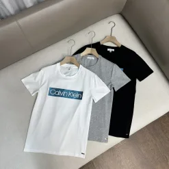 Bestseller: Calvin Klein Kurzarm-Logo-Stil aus weißer Baumwolle