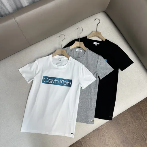 Bestseller: Calvin Klein Kurzarm-Logo-Stil aus weißer Baumwolle