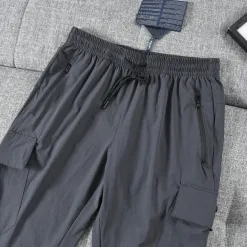 Hochwertige Prada Shorts im schwarzen Stil