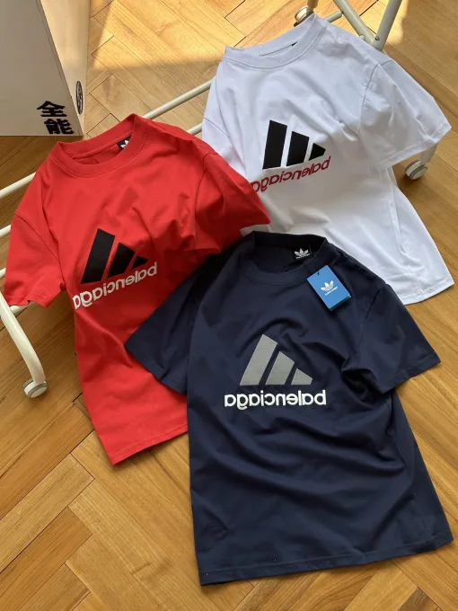 Hochwertige Balenciaga Kurzarm-Logo-Kollektion in Marineblau