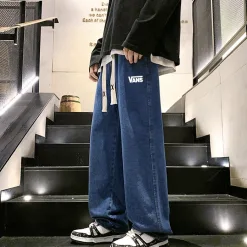 Luxus-Jeans von Vans im lässigen Blue Denim-Stil