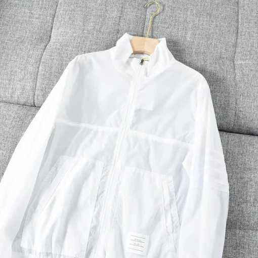 Luxuriöse Thom Browne Kurzarm-Kollektion mit schwarzen Streifen