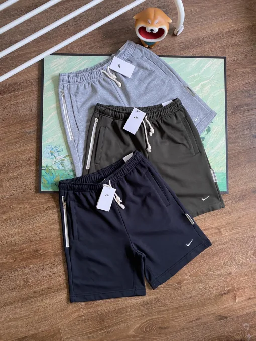 Luxuriöse Nike Shorts aus weißer, atmungsaktiver Polyesterkollektion