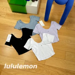 Luxuriöse Lululemon Kurzarm-Kollektion in Blue Denim