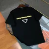 Hochwertige Prada-Kollektion mit kurzen Ärmeln und schwarzer Wolle und Stickerei