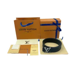 Hochwertiger Louis Vuitton Gürtel aus schwarzem Leder im Casual Style