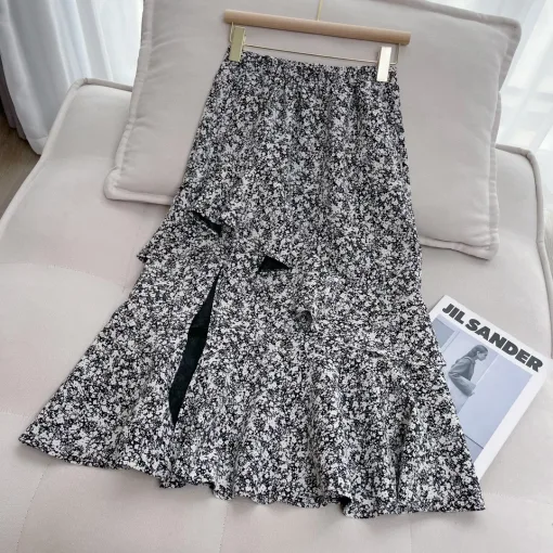 Hochwertige Ganni-Röcke in Schwarz, elegante Kollektion