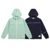 Hochwertiger Mantel aus der Thom Browne Green Nylon Kollektion