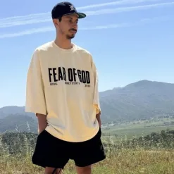 Hochwertige Fear Of God-Kollektion mit kurzen Ärmeln und Baumwolldruck