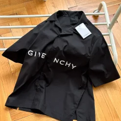 Bestseller Givenchy Kurzarmhemd Schwarzer Printstil