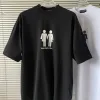 Luxuriöse Balenciaga-Kollektion mit kurzen Ärmeln und schwarzem Logo