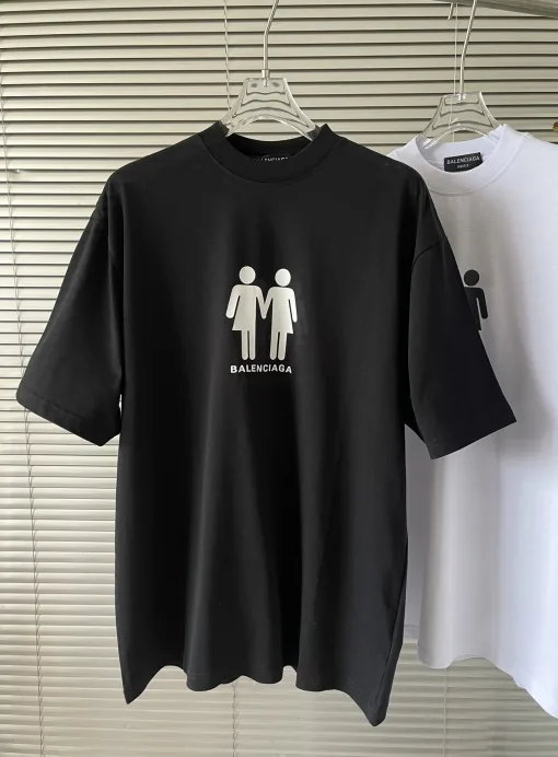 Luxuriöse Balenciaga-Kollektion mit kurzen Ärmeln und schwarzem Logo