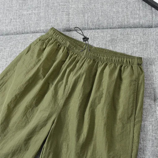 Hochwertige Prada Shorts aus schwarzer Seide, elegante Kollektion
