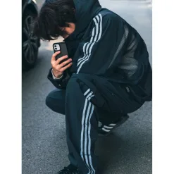 Hochwertiger Adidas Mantel aus der Silberkollektion
