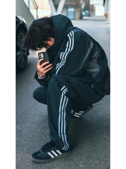 Hochwertiger Adidas Mantel aus der Silberkollektion