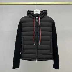 Hochwertige Moncler Mäntel aus schwarzer Wolle Patchwork Kollektion