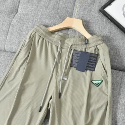 Bestseller Prada Shorts Grünes Leder Casual Kollektion