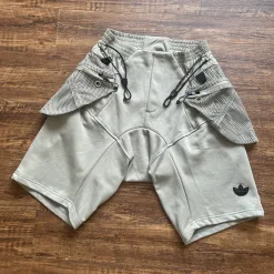 Luxus Adidas Shorts Silber Logo Luxus