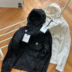 Premium Moncler Mantel Schwarz Nylon Solid Kollektion