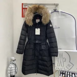 Luxus-Kollektion mit langen Ärmeln von Moncler in Weiß