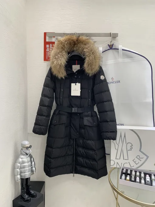 Luxus-Kollektion mit langen Ärmeln von Moncler in Weiß