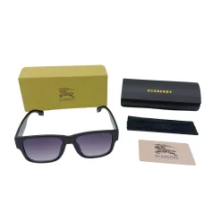 Hochwertige Burberry-Brille in Schwarz im klassischen Stil
