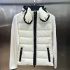 Hochwertiger Moncler Mantel in Schwarz im soliden Stil