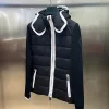 Hochwertiger Moncler Mantel in Schwarz, einfarbige Kollektion