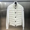 Hochwertige Moncler Daunenjacke im schwarzen Logo-Stil