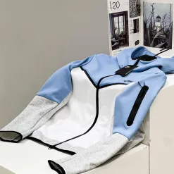 Luxus-Nike-Mantel in schwarzem Fleece-Stil