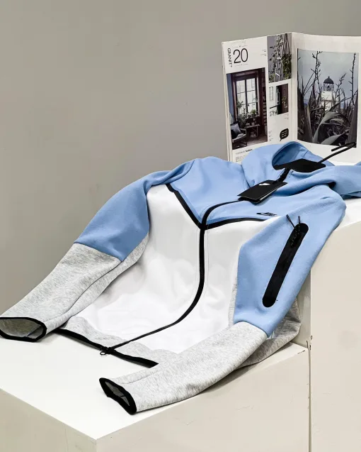 Luxus-Nike-Mantel in schwarzem Fleece-Stil