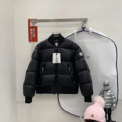 Premium Moncler Mäntel Weiß Strick Sportliche Kollektion