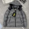 Luxus-Daunenjackenkollektion von Moncler