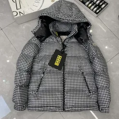 Luxus-Daunenjackenkollektion von Moncler