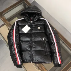 Hochwertige Moncler Daunenjacke Schwarz Nylon Logo Luxus