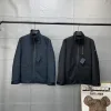 Hochwertiger Prada-Mantel in Schwarz aus Polyester, schicker Luxus