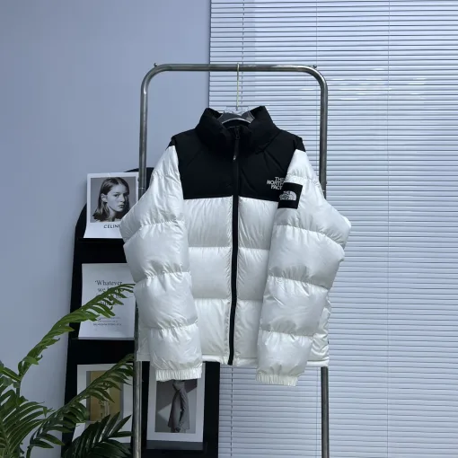 Luxuriöse Daunenjacke von The North Face im Fleece-Karo-Stil