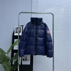 Premium Canada Goose Daunenjacke im Weiß-Stil