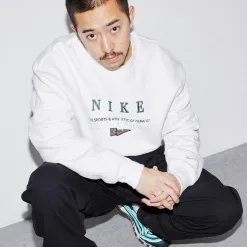 Luxuriöse Nike Sweatshirts im klassischen Strickstil