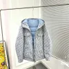 Hochwertige Dior-Daunenjacken im Monogramm-Stil