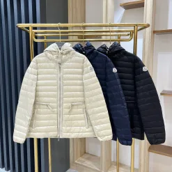 Bestseller Moncler Jacke Weiß Klassischer Stil
