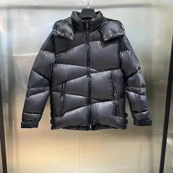 Moncler Daunenjacken in Premiumqualität aus schwarzem Polyester mit Logo-Kollektion